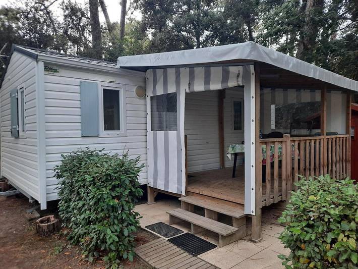 Camping pour 6 personnes, avec Terrasse ainsi que Jardin et Piscine