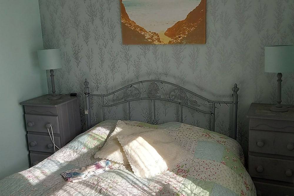 3 Bed Chalet - Sleeps 6 - Parking - Garden - Wifi in Hemsby, Great Yarmouth