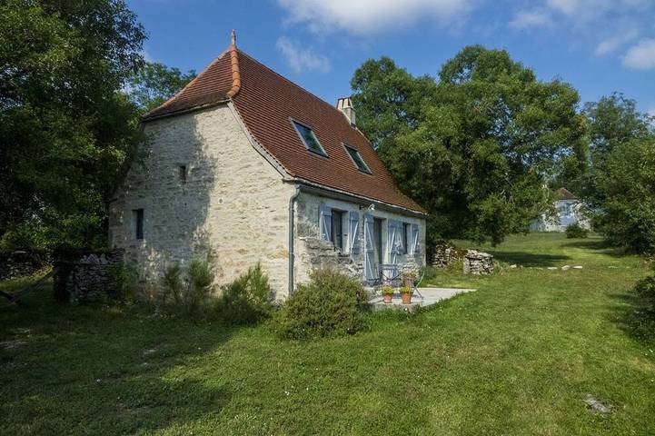 Gîte pour 2 personnes, avec piscine et jardin ainsi que sauna et terrasse à Caniac-du-Causse