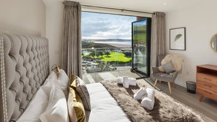 Apartment for 5 people, with balcony and view as well as sauna and pool in Woolacombe