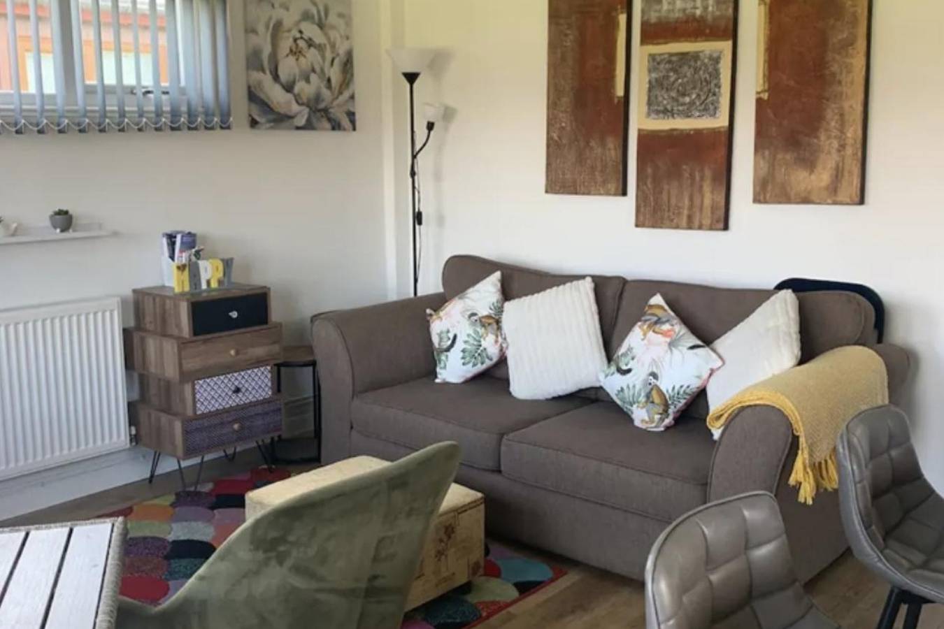 2 Bed Chalet Sleeps 6 - Pets, Near Beach, Parking in Mablethorpe, Lincolnshire