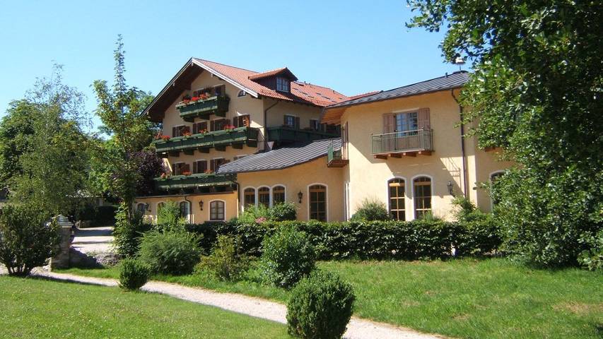 Ferienwohnung für 2 Personen, mit Garten und Seeblick sowie Balkon und Sauna in Obing