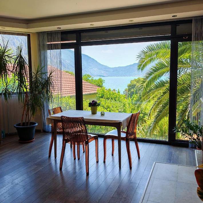 Villa für 5 Personen, mit Ausblick und Garten sowie Pool in Montenegro