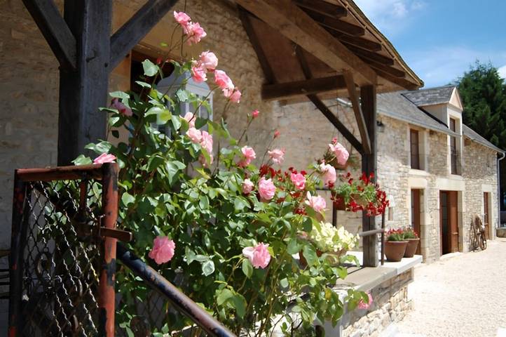 Cottage pour 2 personnes, avec jardin et piscine à Cuzance