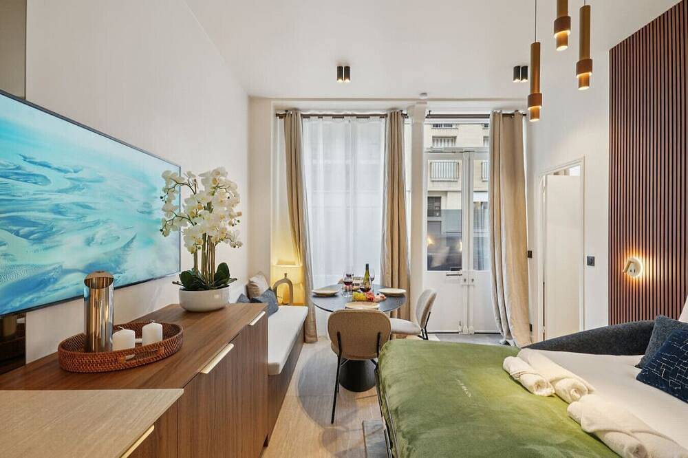 Lavie Maison : Hot Tub near Eiffel Tower in Eiffelturm, Paris