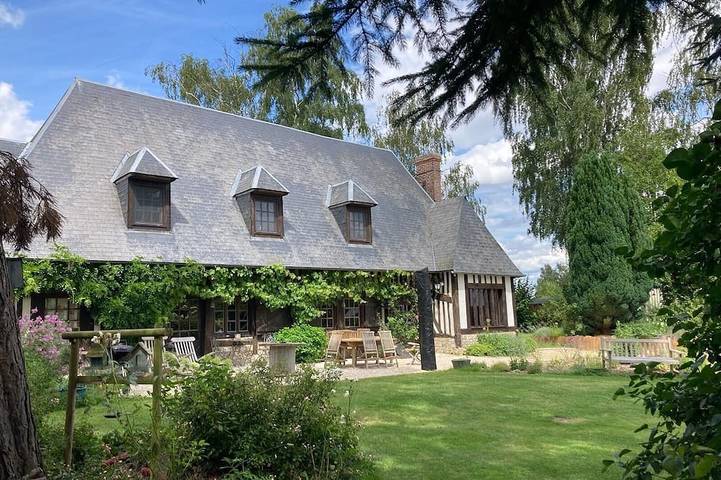 Gîte pour 8 personnes, avec jardin dans Berthouville