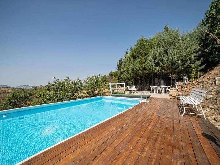 Villa pour 6 personnes, avec jardin ainsi que terrasse et piscine