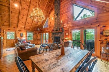 Log Cabin for 6 Guests in Fontana Lake, Swain County, Picture 2