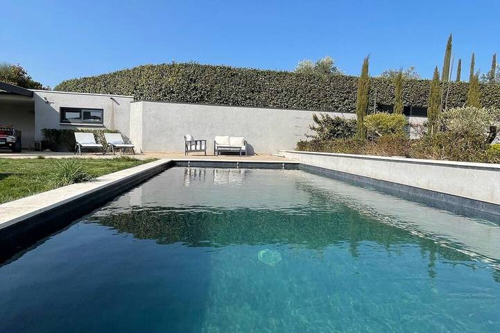 Location de vacances pour 8 personnes, avec jardin et terrasse à Éguilles