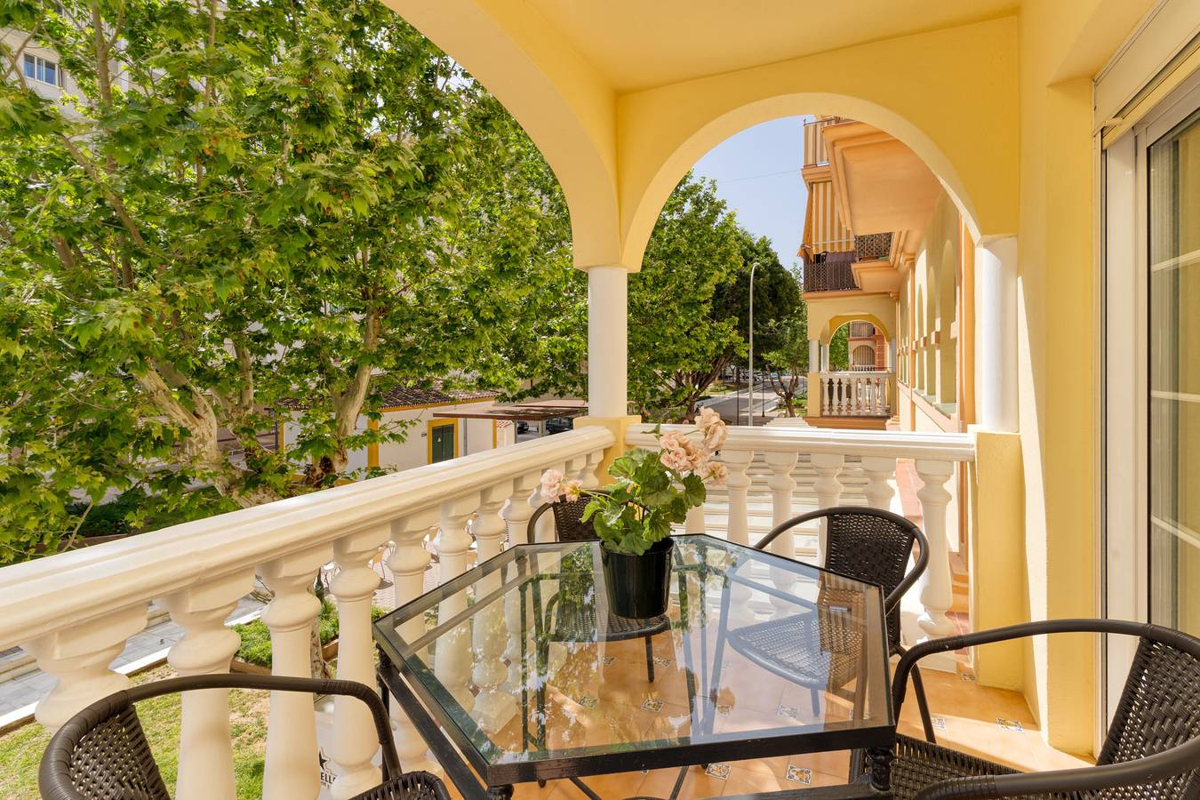 Entire apartment, Apartment 'Vacaciones En Fuengirola' with Shared Pool, Wi-Fi and Air Conditioning in Fuengirola Centre, Fuengirola