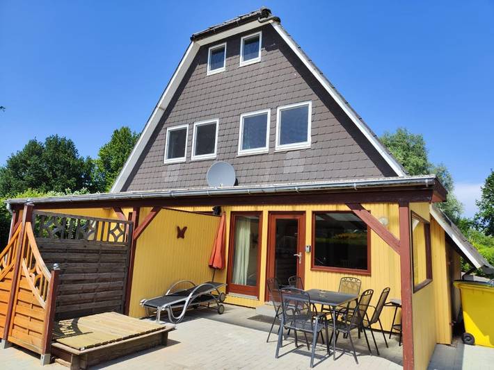 6 Personen Ferienhaus mit 4 Schlafzimmern auf drei Etagen mit Blick auf den Weltschiffahrtsweg in Otterndorf in Otterndorf, Cuxland