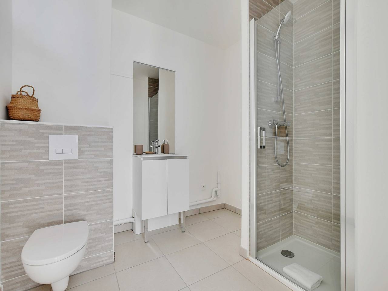 Entire apartment, Elegant Appt - 1Bdr/2P - Near Paris & La Défense in Suresnes, Hauts-de-Seine