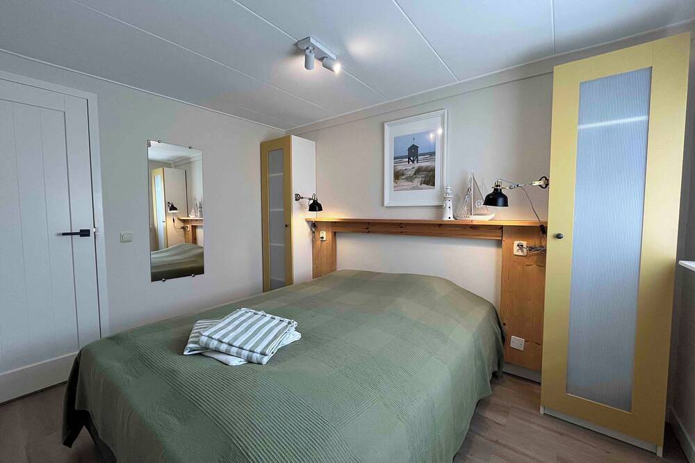 Ganze Wohnung, Geräumige Wohnung im Erdgeschoss mit einer großen sonnigen Terrasse. in Westfriesische Inseln