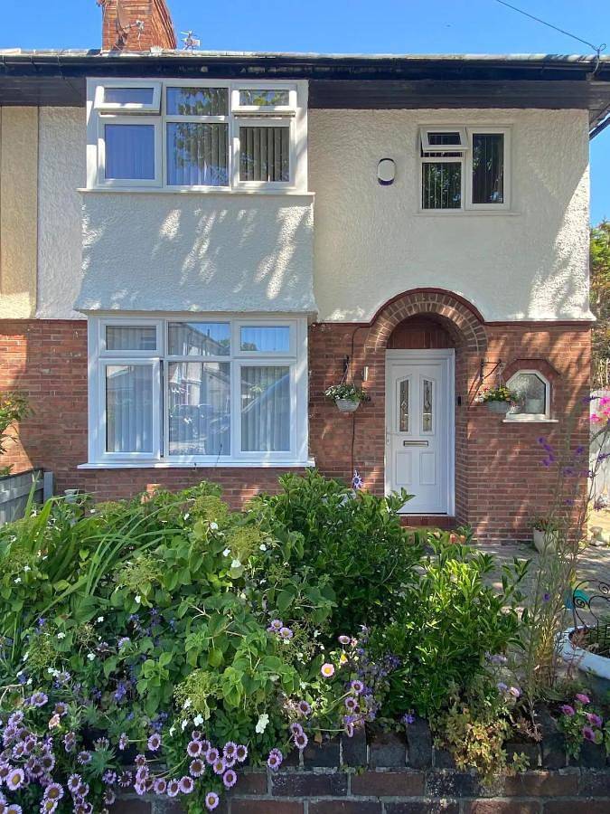 Entire apartment, Poppy's Coastal Retreat in Merseyside