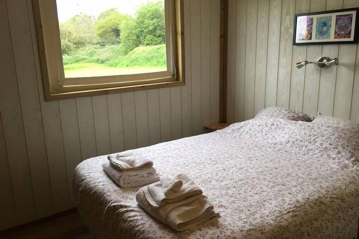 Gîte pour 4 personnes, avec Terrasse et Piscine à Hénansal - 2