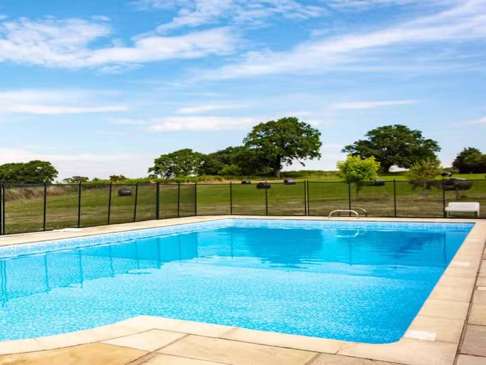 Ferienhaus für 24 Personen, mit Balkon/Terrasse und Terrasse sowie Whirlpool und Garten in Wales - 2