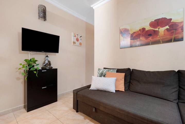 Holiday Home Residencial Primavera with Pool & Wi-Fi in Playa de LA BALLENA (Arona), Arona