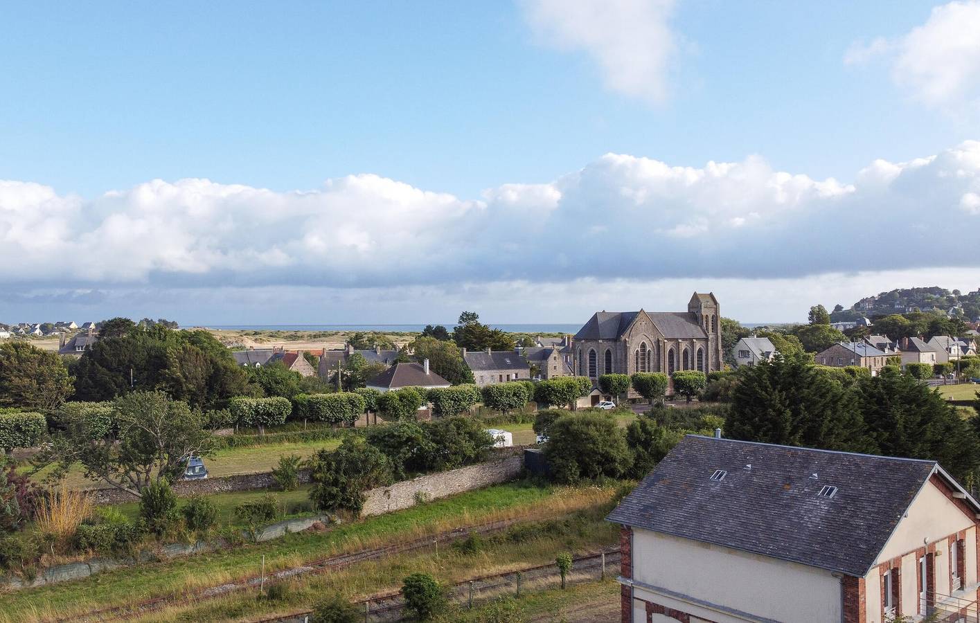 Acogedor apartamento con piscina y jardín cerca de la playa de la Vieille-Église in Barneville-Carteret, Côte de la Déroute