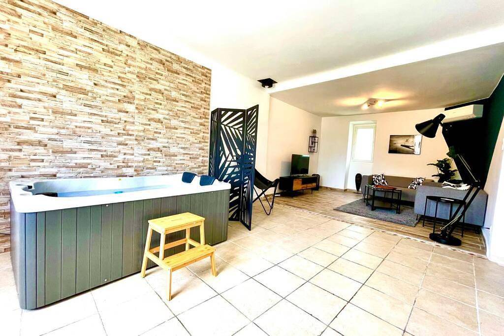 Appartement entier, Two-Bedroom Apartment in Branoux-les-Taillades, Parc national des Cévennes