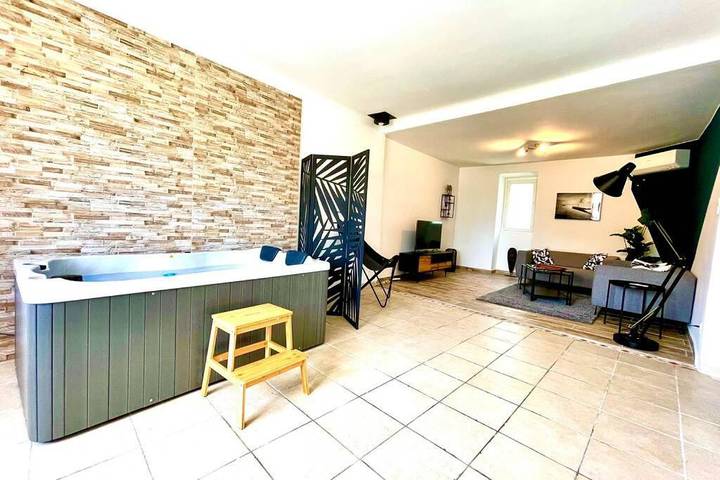 Appartement de vacances pour 4 personnes, avec terrasse et jacuzzi, animaux acceptés