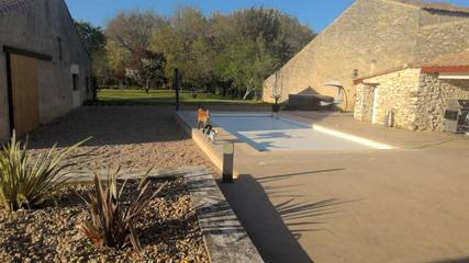 Location de vacances pour 4 personnes, avec piscine ainsi que vue et jardin dans Cartelègue