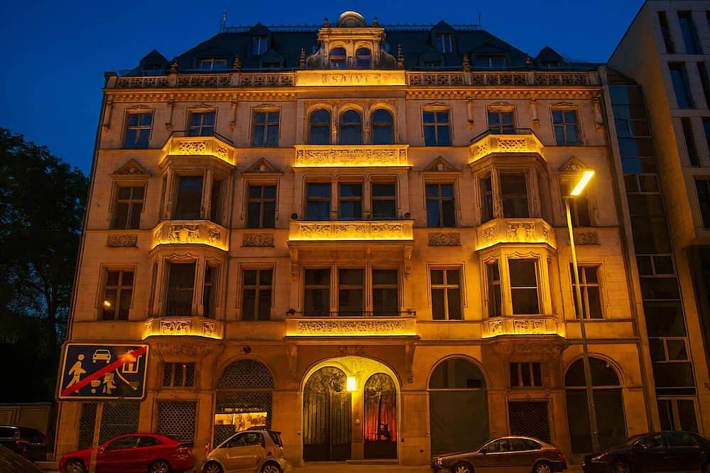 Ganze Wohnung, 120 m² Historisches Wahrzeichen nahe Checkpoint Charlie in Kreuzberg Berlin, Berlin