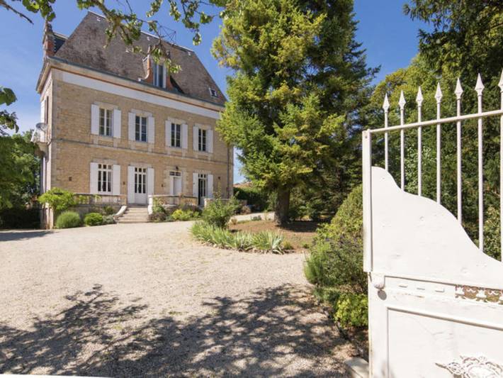 Gîte pour 6 personnes, avec jardin et piscine à Brouchaud