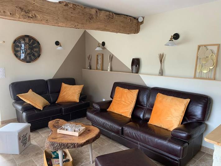 Gîte pour 6 personnes, avec terrasse et vue dans Marmouillé