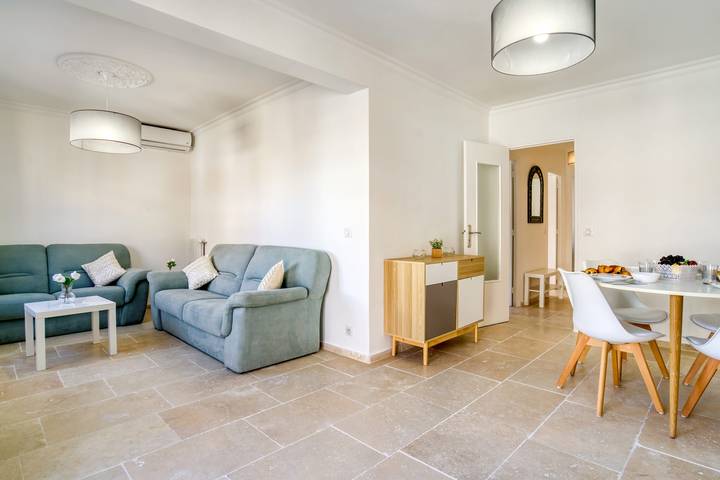 Gîte pour 4 personnes, avec balcon, adapté aux familles dans Plage de Juan-les-Pins - 3