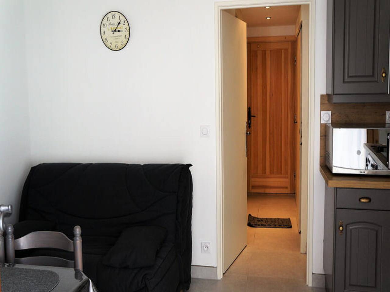 Entire apartment, Apartment in Les Carroz near Ski Slopes in Les Carroz, Arâches-la-Frasse