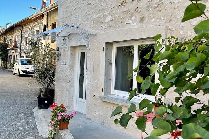 Maison de vacances pour 2 personnes, avec jacuzzi dans Belley