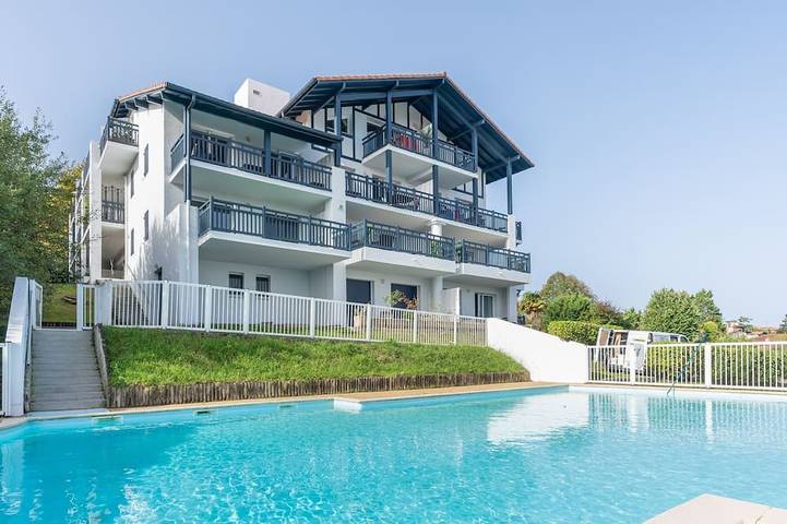 Location de vacances pour 4 personnes, avec piscine et jardin à Guéthary