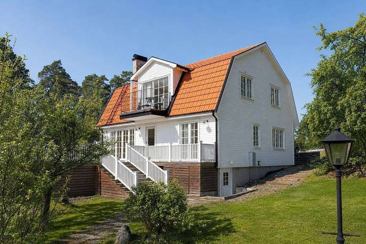 Lake View Villa in Saltsjöbaden near Stockholm in Nacka, Stockholmer Schärengarten