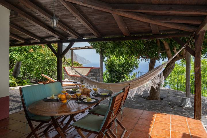 Cottage for 4 people, with Terrace and Garden in Madeira