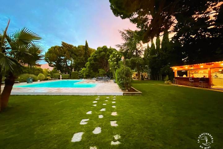 Gîte pour 6 personnes, avec piscine et jardin, adapté aux familles à Narbonne