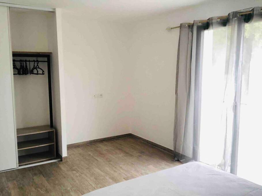 Appartement entier, One-Bedroom Apartment in Aléria, Arrondissement de Corte