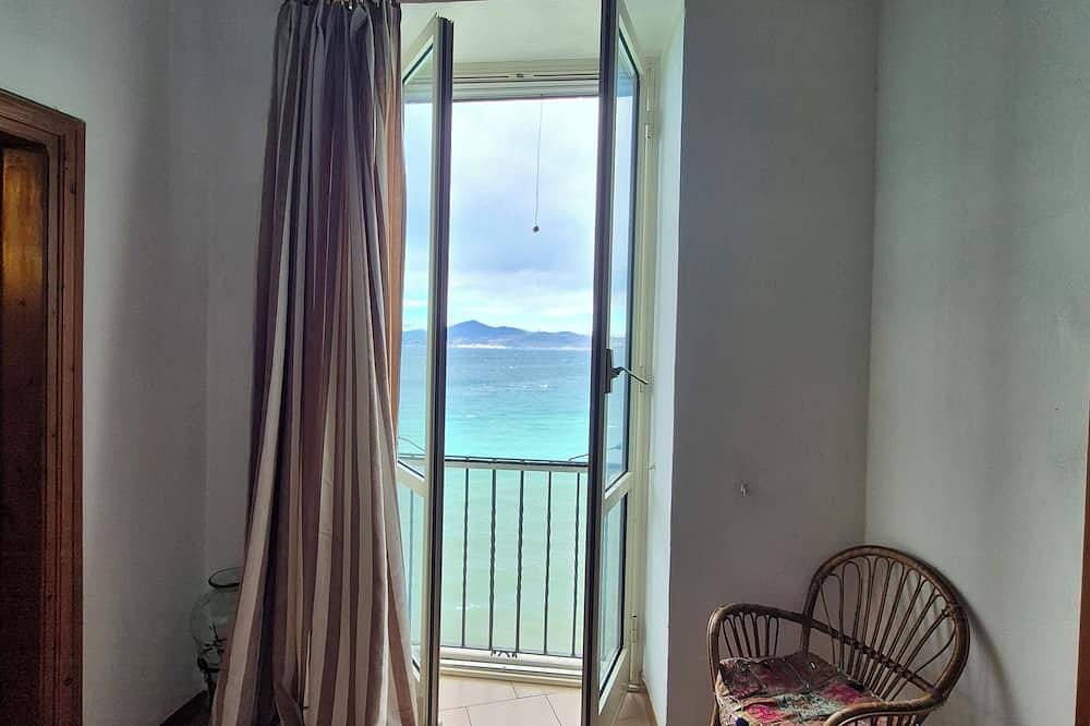 Ganze Wohnung, La Casa Sul Lago –Historic 16th-Century Apt with 180° Lake View in Medieval Town in Anguillara Sabazia, Braccianosee