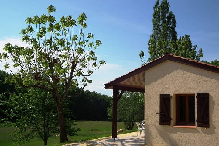 Maison de vacances pour 4 personnes, avec Jacuzzi et Terrasse ainsi que Jardin et Piscine