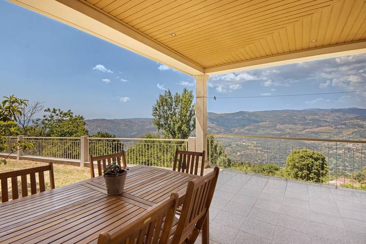 Holiday Home 'Sousa's House - Alojamento Local' with Mountain View, Private Terrace and Wi-Fi in Resende, Douro Valley