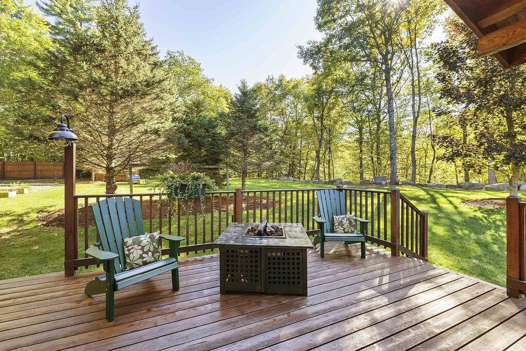Central Escape is the perfect getaway for families and groups looking to explore New Hampshire’s Lakes Region and White Mountains. Relax in the private year-round hot tub, walk to Squam Lake, and enjoy easy access to skiing, hiking, and local dining in Center Harbor, Squam Lake