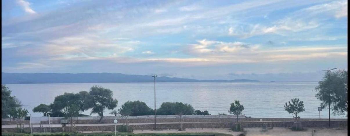 Appartement entier, Superbe Pieds dans l eau ajaccio face à la mer plage de sable fin route des îles des sanguinaires in Golfe D'Ajaccio