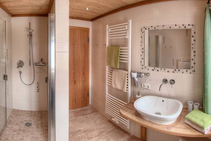 Hütte für 2 Personen, mit Garten und Balkon in Inzell