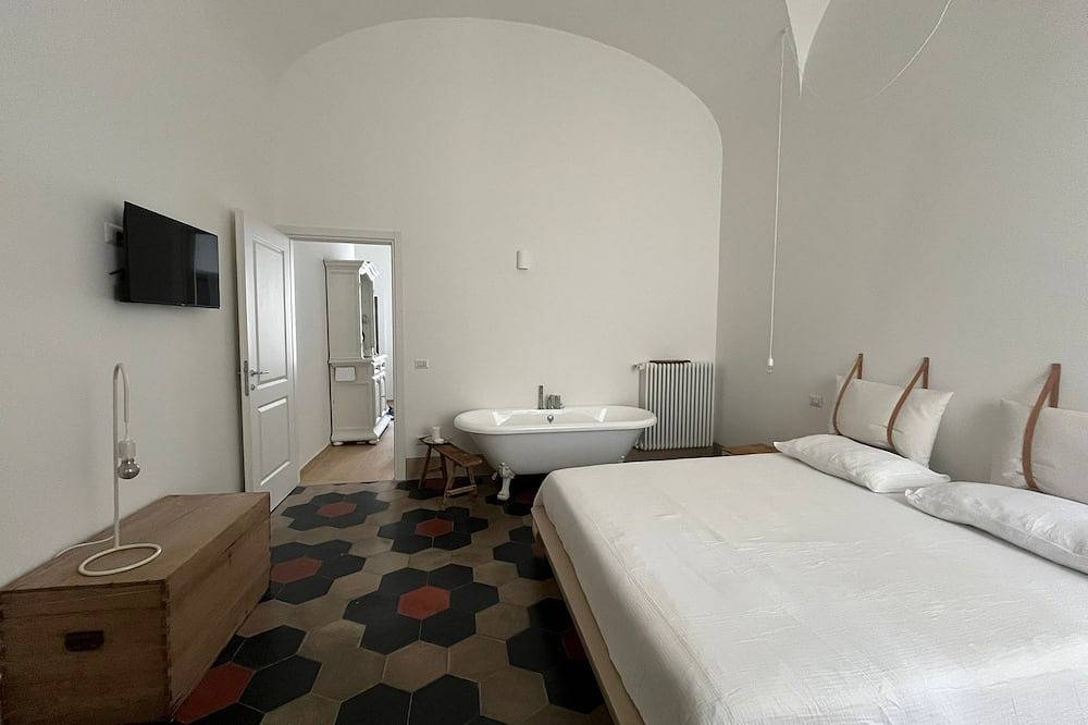 Appartement entier, Downtown apartment with in-room bath and wide vaulted ceilings in Viterbo, Province de Viterbo