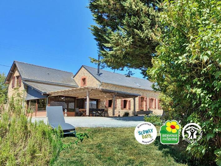 Location de vacances pour 9 personnes, avec Terrasse et Jardin à La Bazouge-de-Chemeré