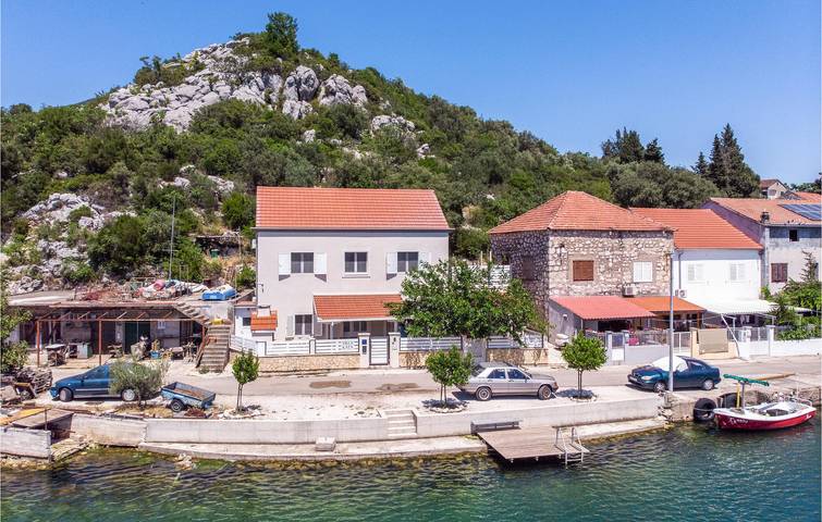 Charmantes Apartment mit Terrasse, WLAN und Parkplatz in der Nähe der Neretva in Rogotin, Dubrovnik-Neretva