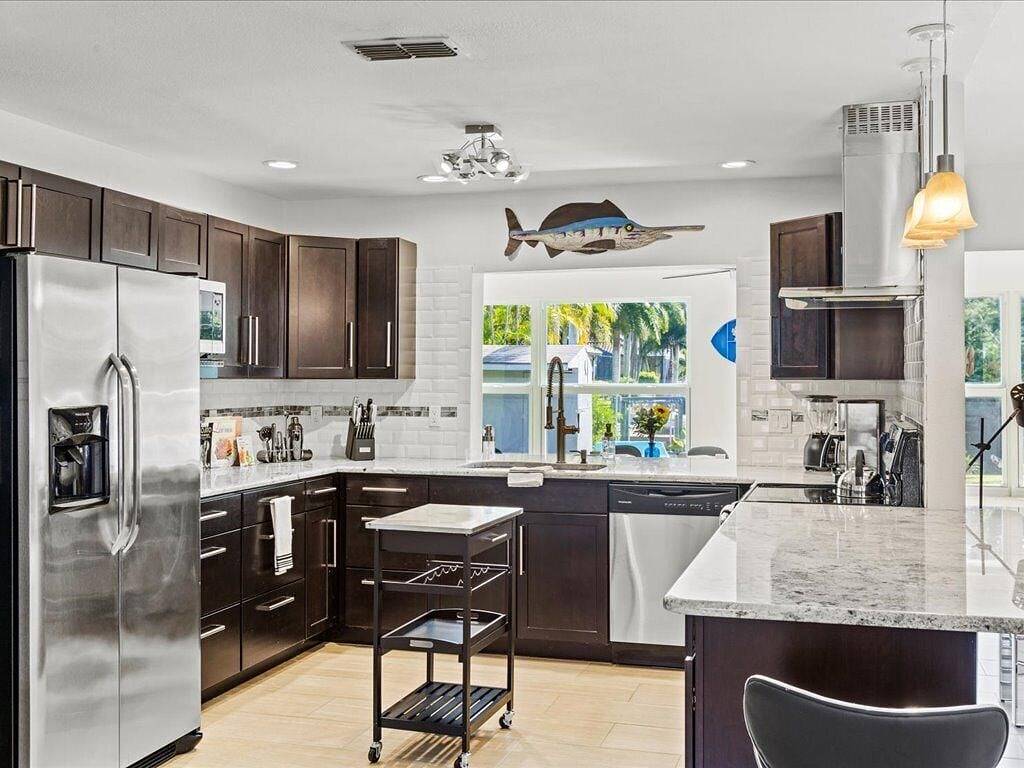 Prestigious location, Updated Home, Beautiful Waterview - Villa Coconut Canal - Roelens Vacations in Cape Coral, Southwest Florida