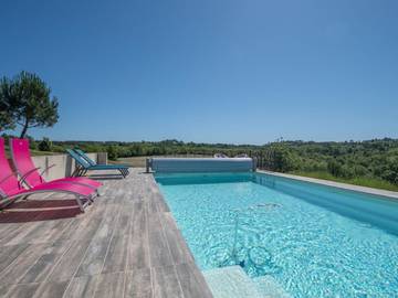 Gîte pour 6 personnes, avec piscine ainsi que terrasse et jardin à Sauveterre-la-Lémance