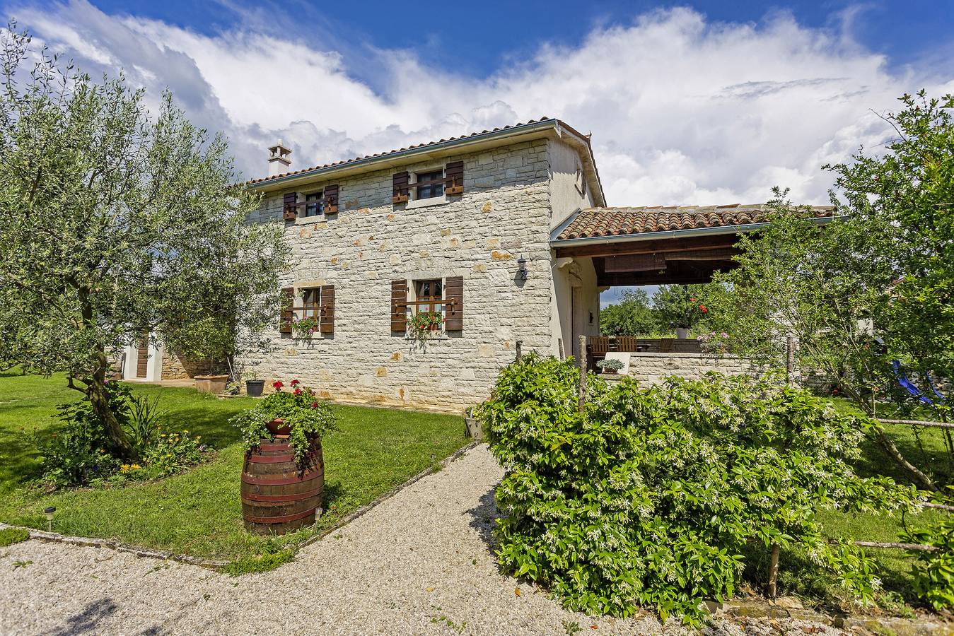 Ferienhaus Galant * eingezäunter Garten, Terrasse, Grill, Wlan in Žminj, Zentralistrien