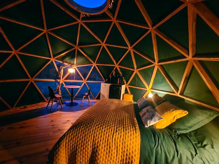 Tente pour 2 personnes, avec terrasse ainsi que vue et jardin dans le Jura