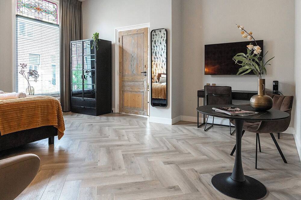 Gemütliches 35m² Apartment mit Bad, schnellem Wlan und charmantem Fischgrätparkett. Perfekt für einen entspannten Aufenthalt oder eine Geschäftsreise im Herzen von Tilburg. in Tilburg, Nordbrabant